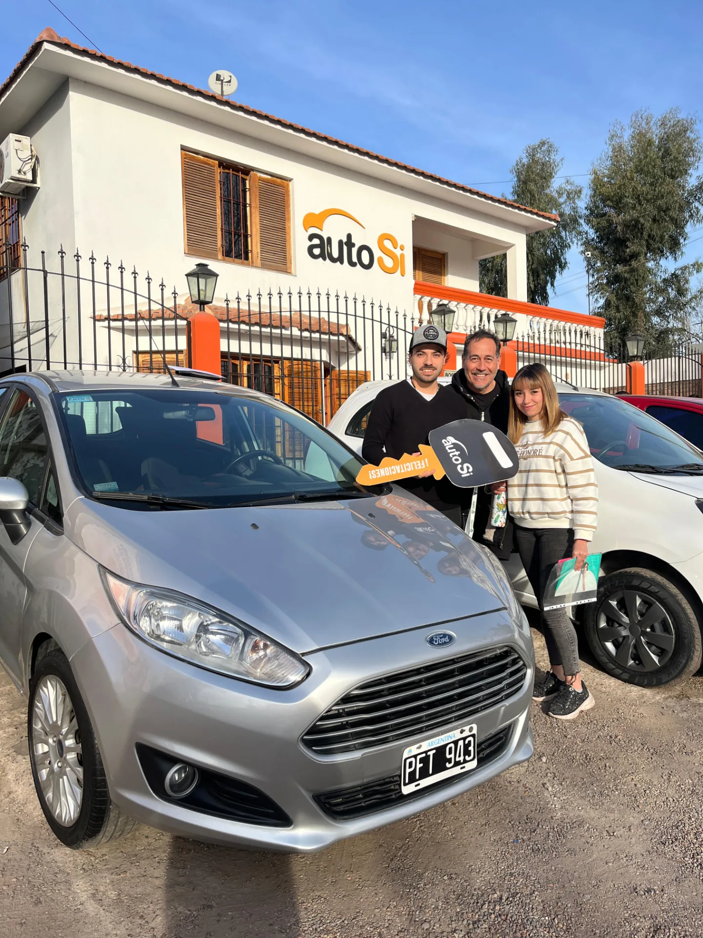 FORD FIESTA KINETIC SE 2015 foto 2