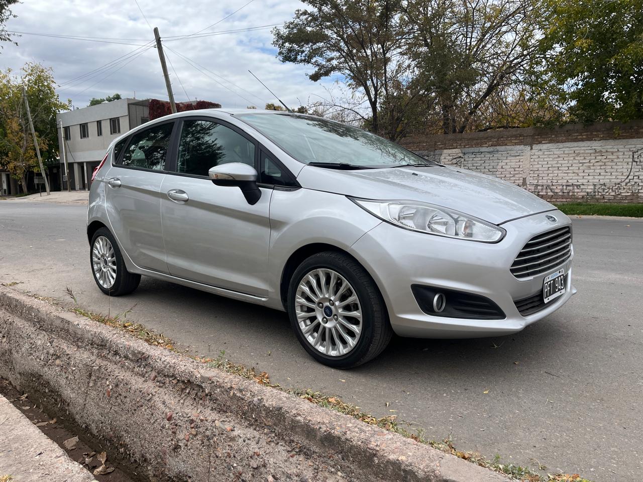 FORD FIESTA KINETIC SE 2015 foto 3