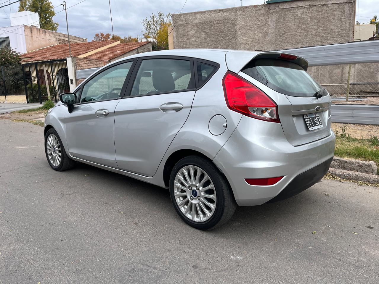 FORD FIESTA KINETIC SE 2015 foto 4