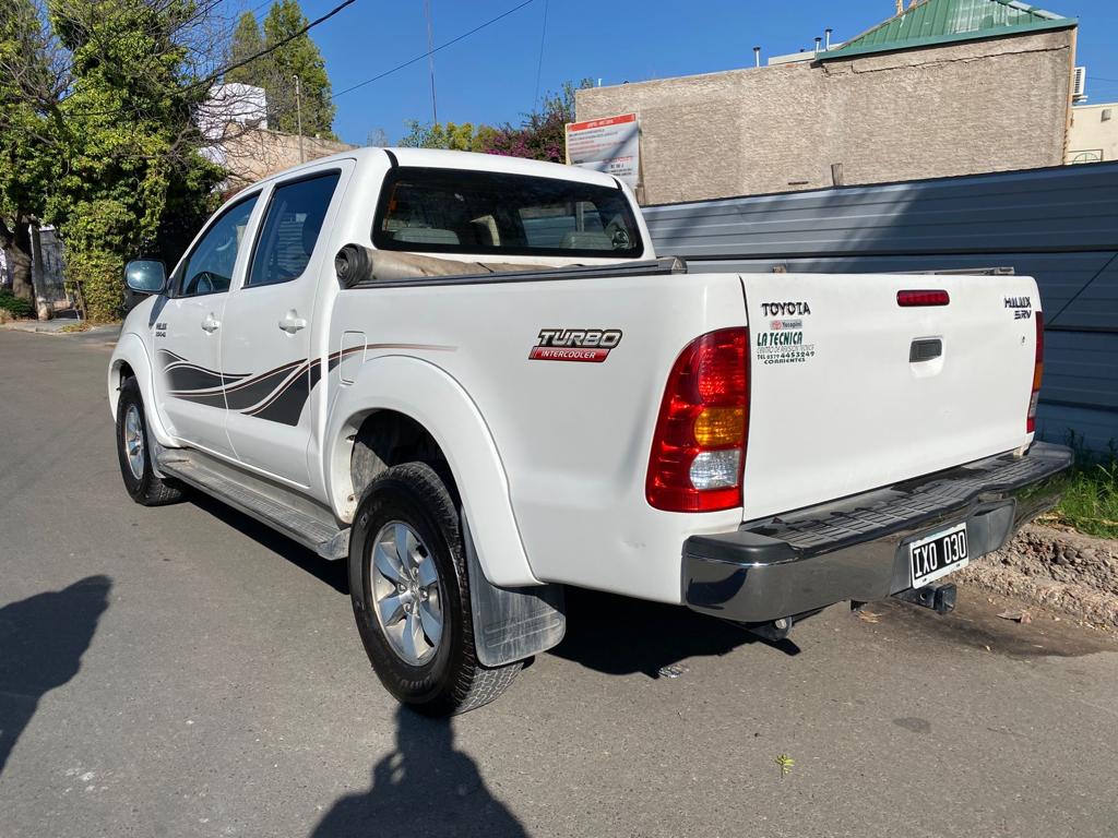 Toyota Hilux SRV 4X2 2010 foto 4