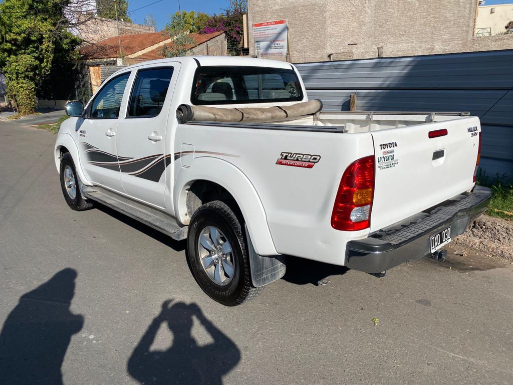 Toyota Hilux SRV 4X2 2010 foto 5