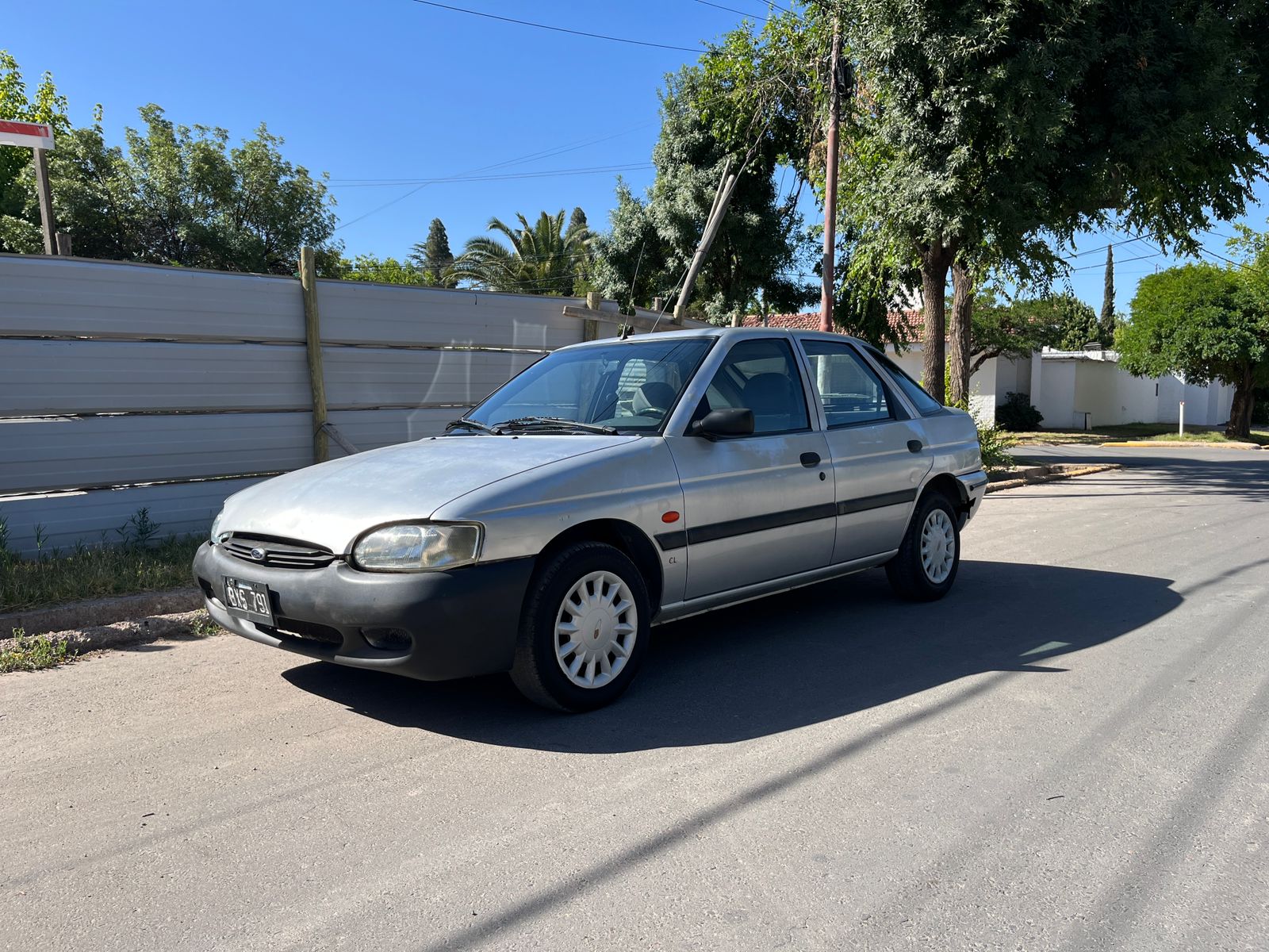 Ford Escort 1998 foto 1