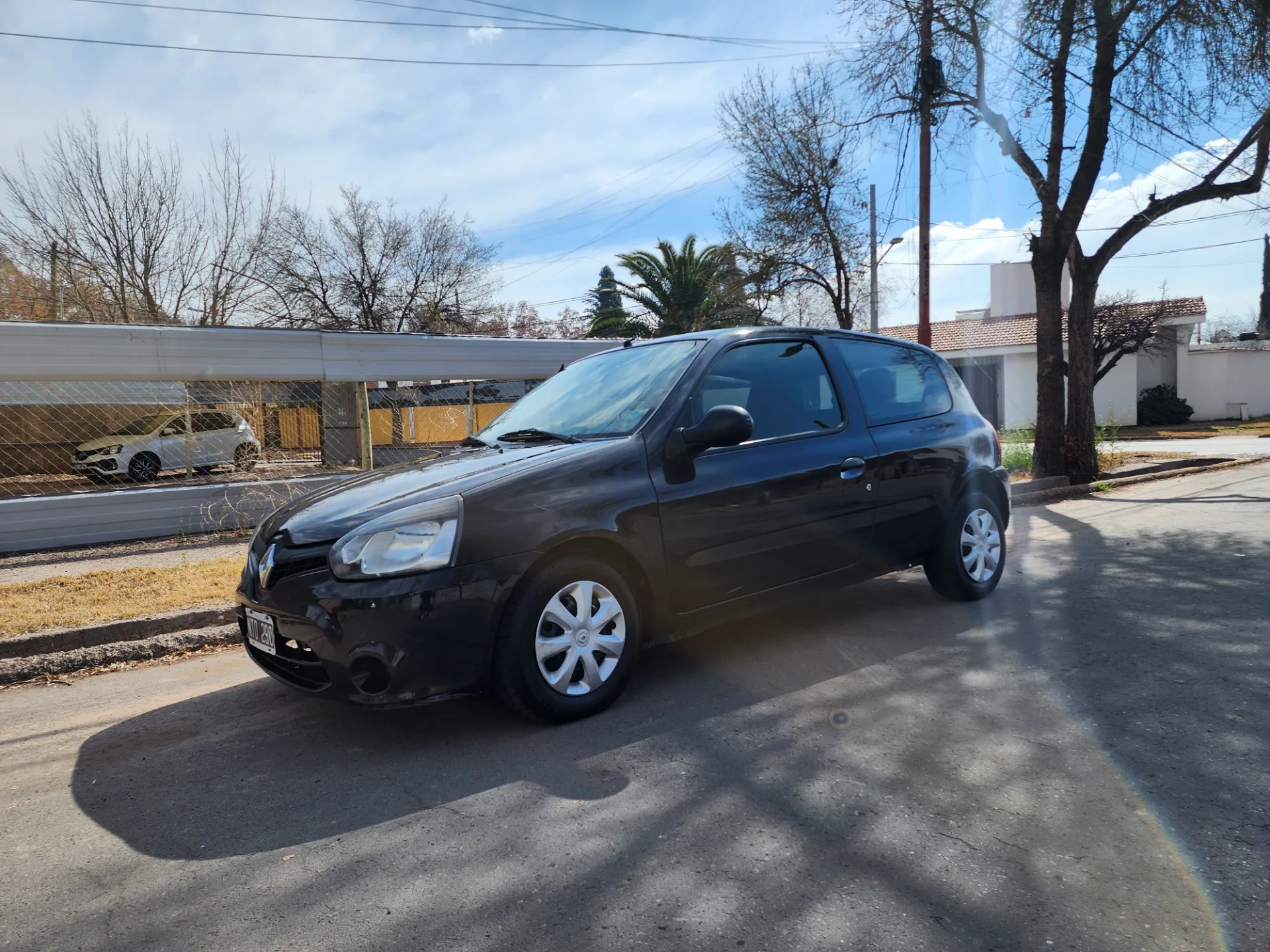 RENAULT CLIO CONFORT PLUS 2014 foto 1