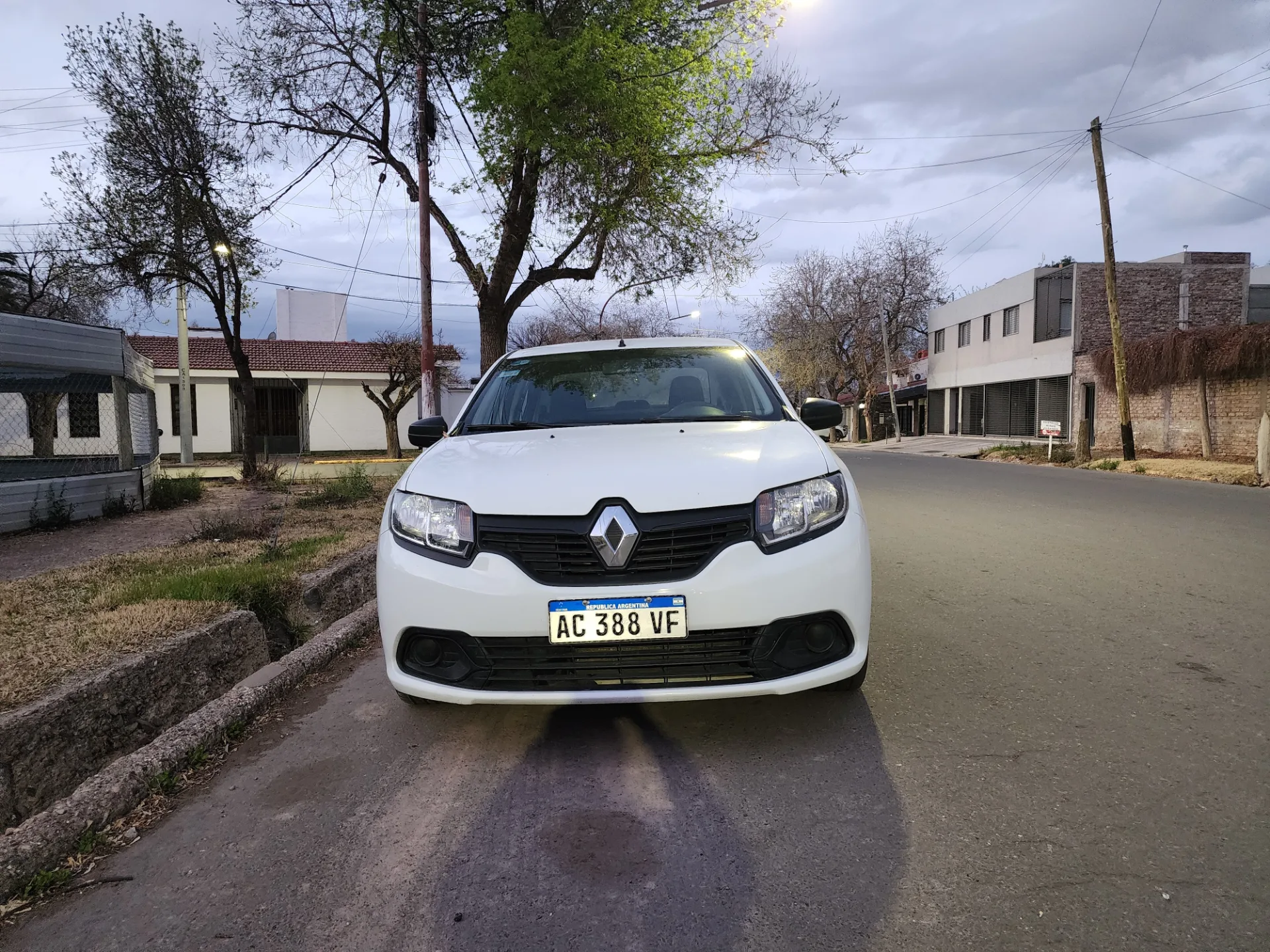 RENAULT LUGAN AUTHENTIQUE PACK 2018 foto 2