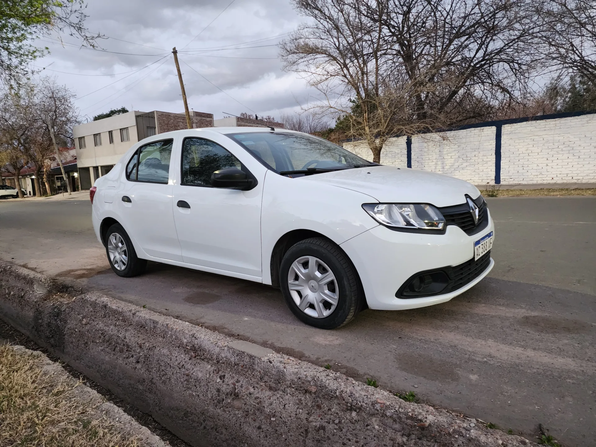 RENAULT LUGAN AUTHENTIQUE PACK 2018 foto 3