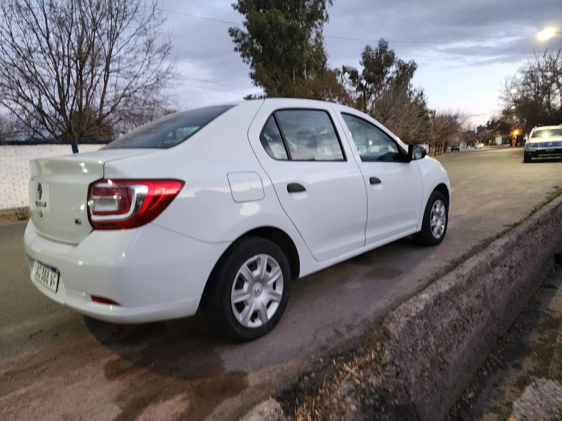 RENAULT LUGAN AUTHENTIQUE PACK 2018 foto 4