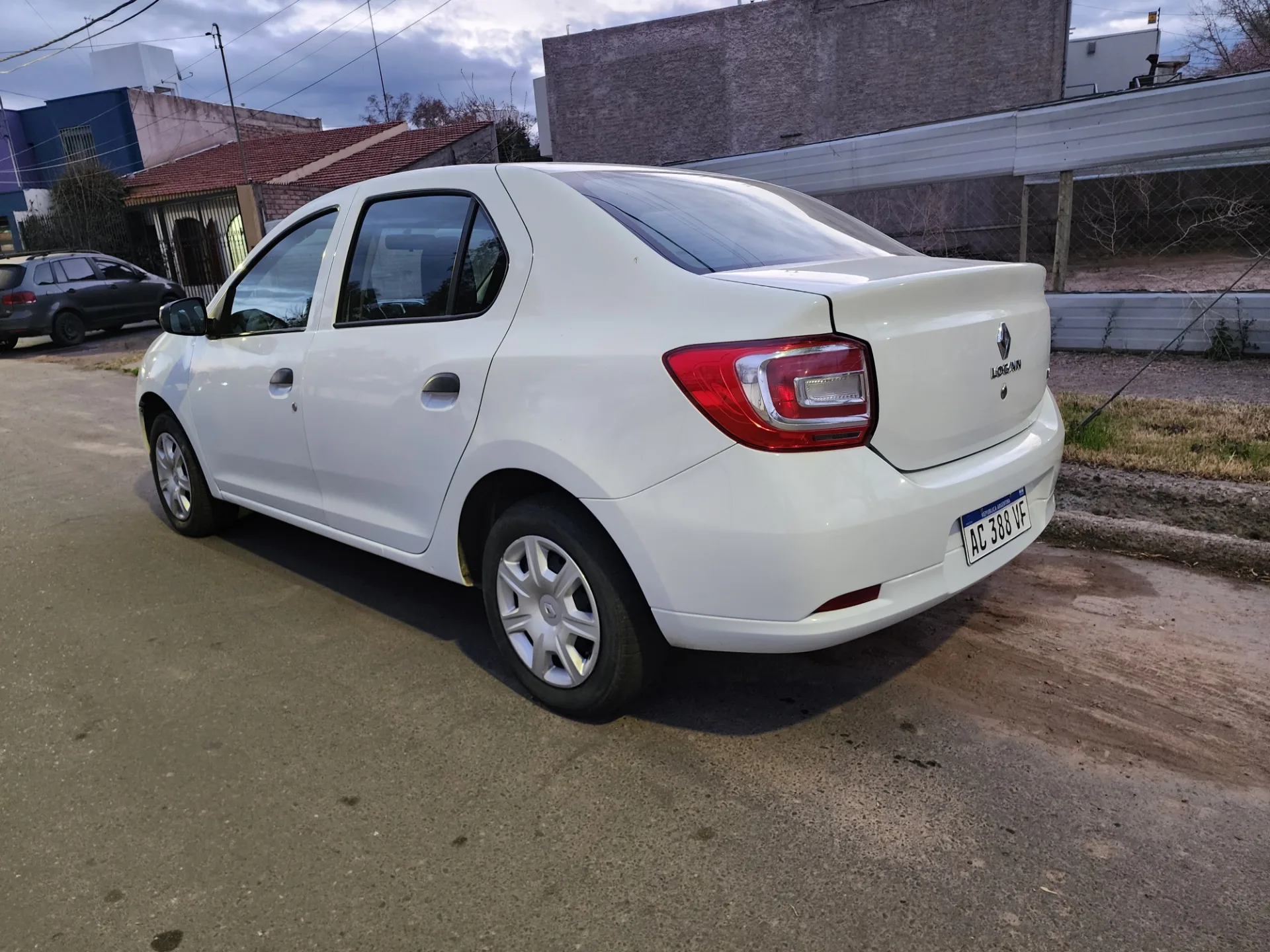 RENAULT LUGAN AUTHENTIQUE PACK 2018 foto 6