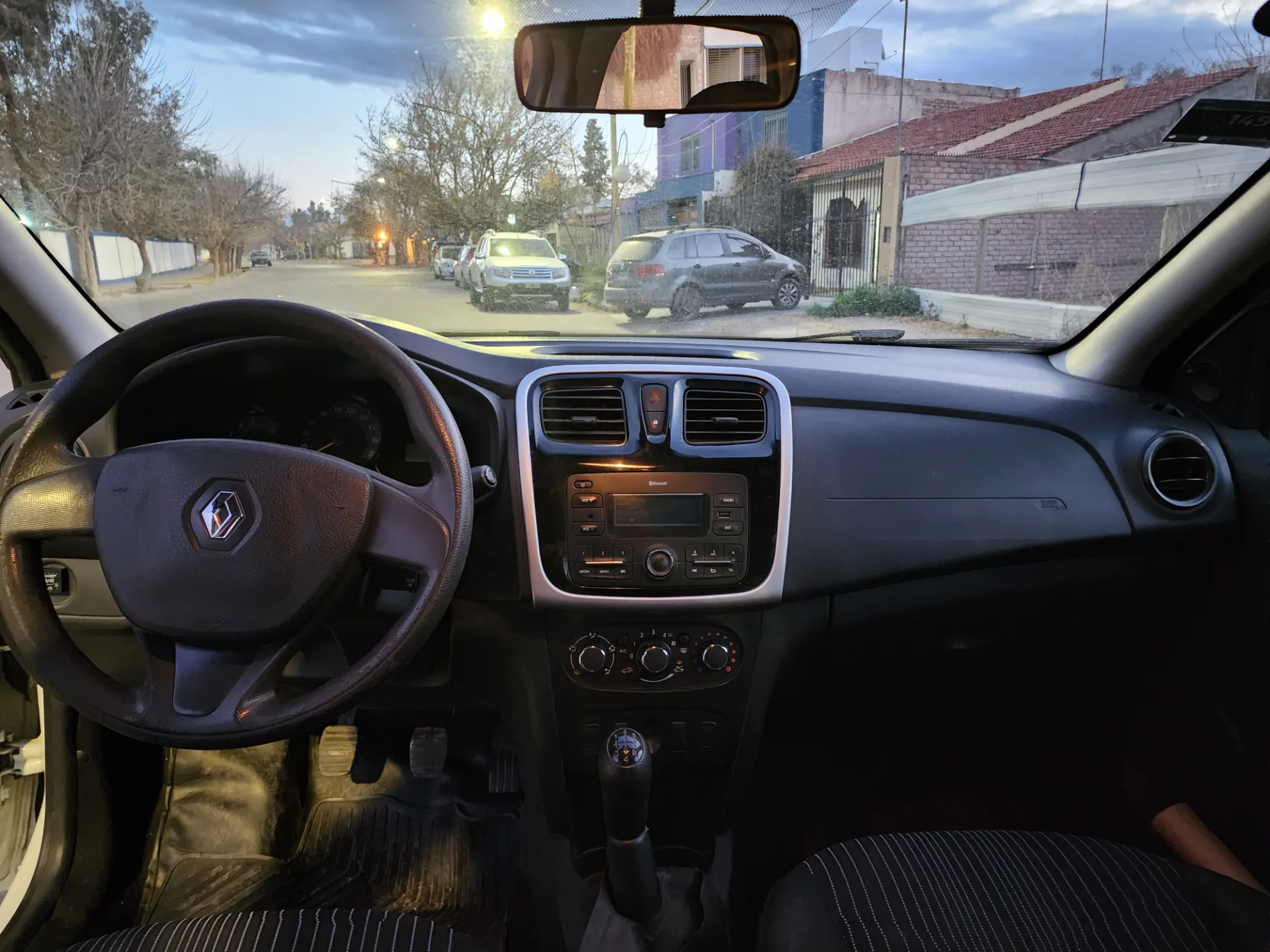 RENAULT LUGAN AUTHENTIQUE PACK 2018 foto 7