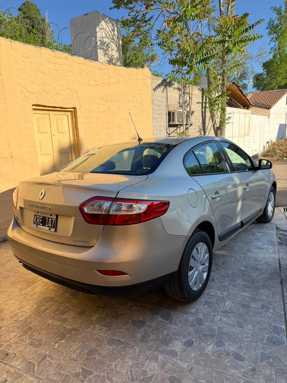 RENAULT FLUENCE 2013 foto 4