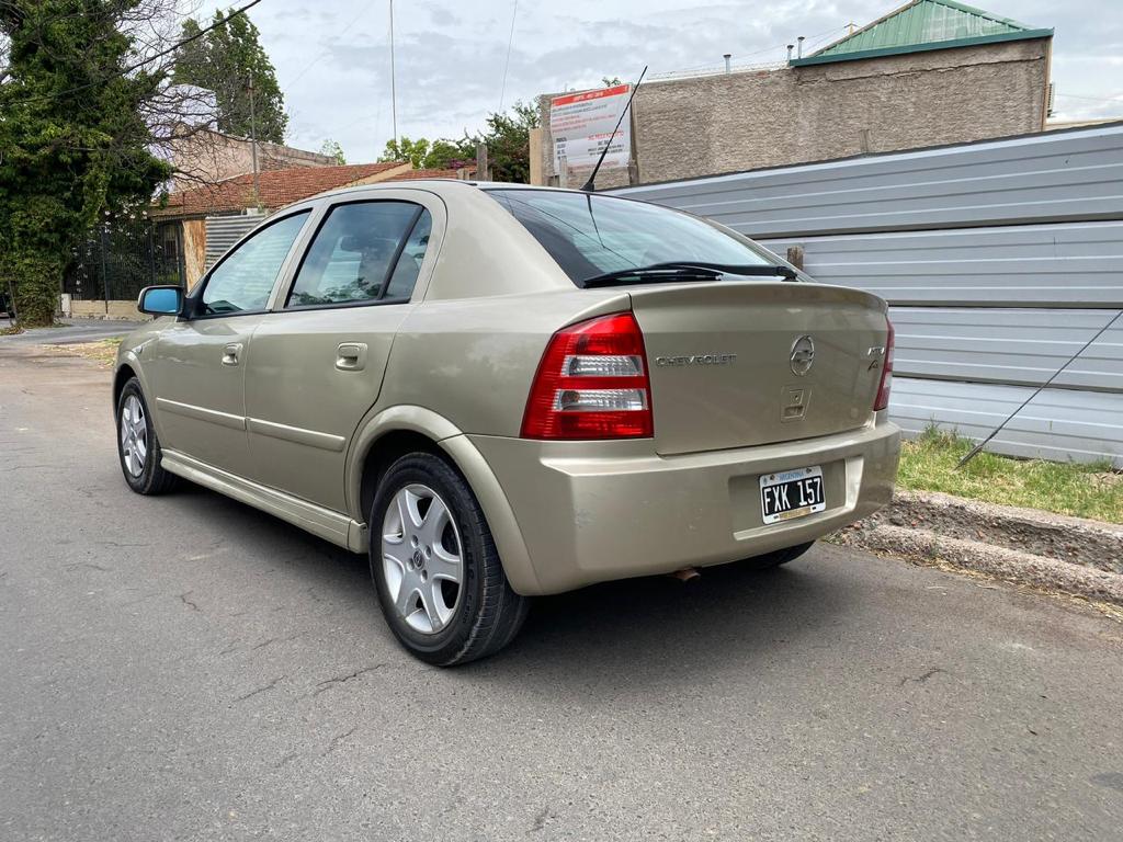 Chevrolet Astra GL 2008 foto 4