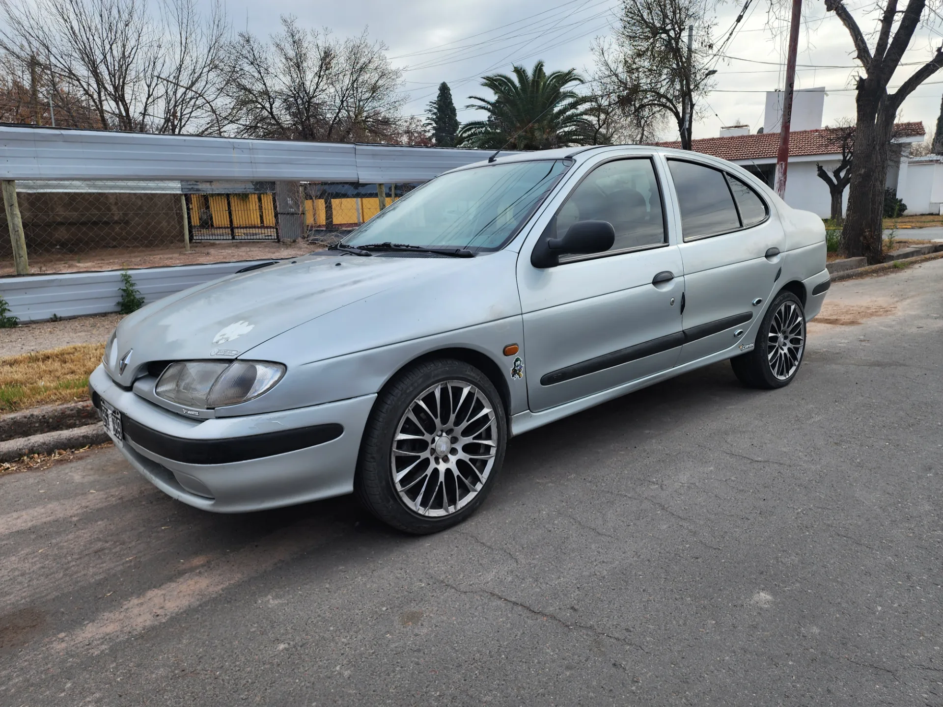 RENAULT MEGANE 1997 foto 1