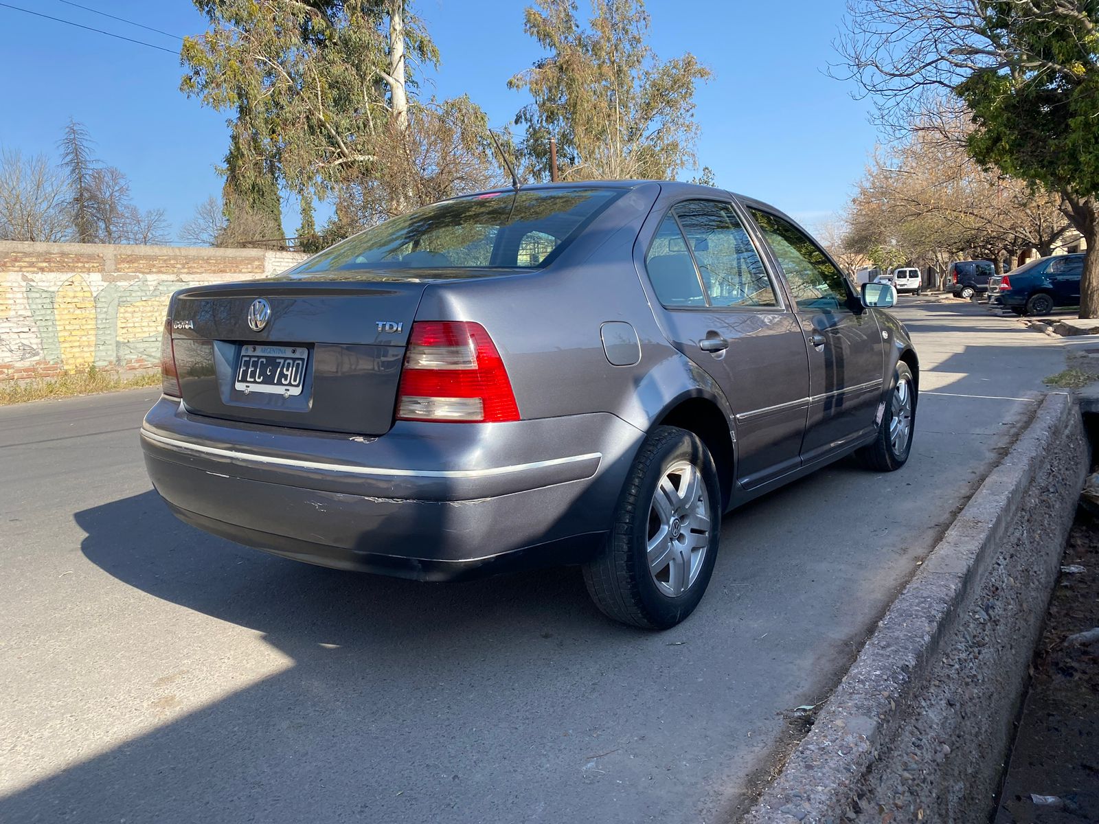 VOLKSWAGEN BORA TDI 2005 foto 2